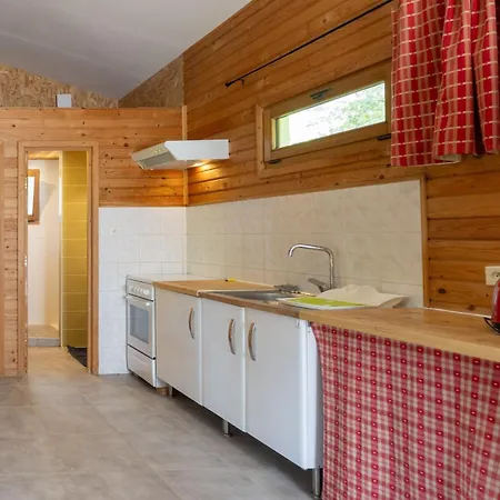 - Piscine Partagée Chalet
