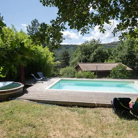 - Piscine Partagée Chalet